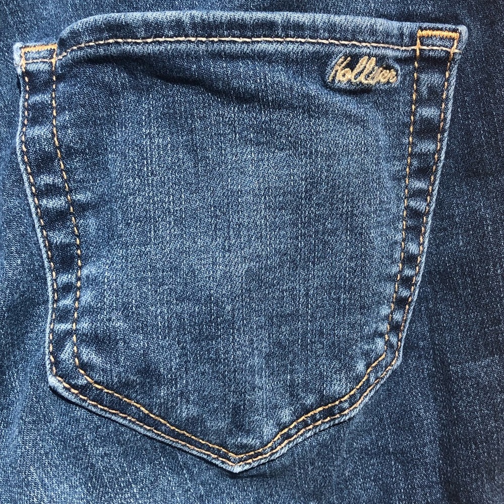 HOLLISTER MEDIUM WASH RIPPED JEANS - Picture 3 of 8